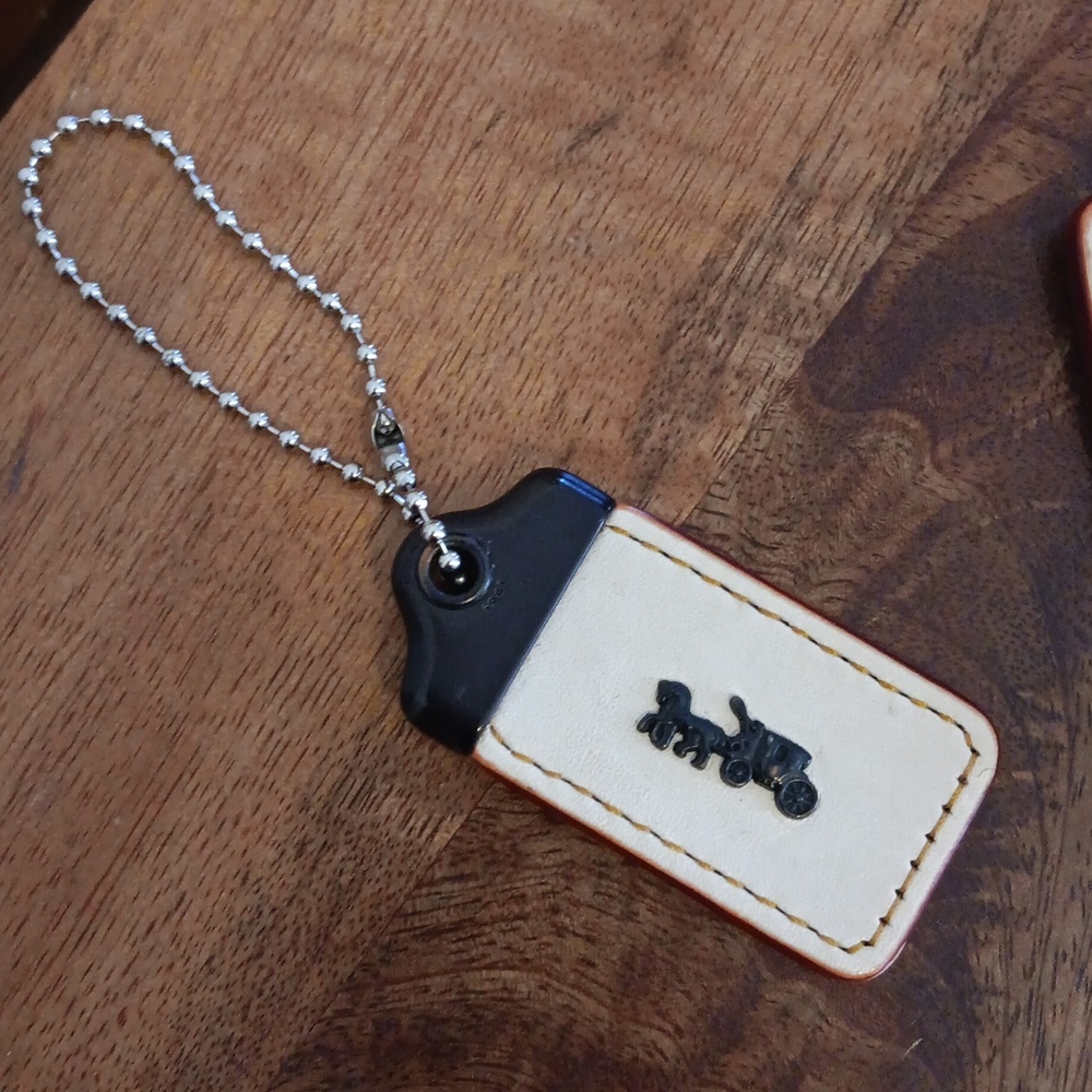 Coach Cream Handtag And Clochette - Picture 3 of 16